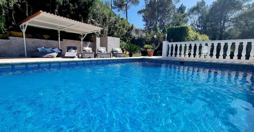 Wonderful Villa, Heated Pool, Near Beautiful Town Alboy المظهر الخارجي الصورة